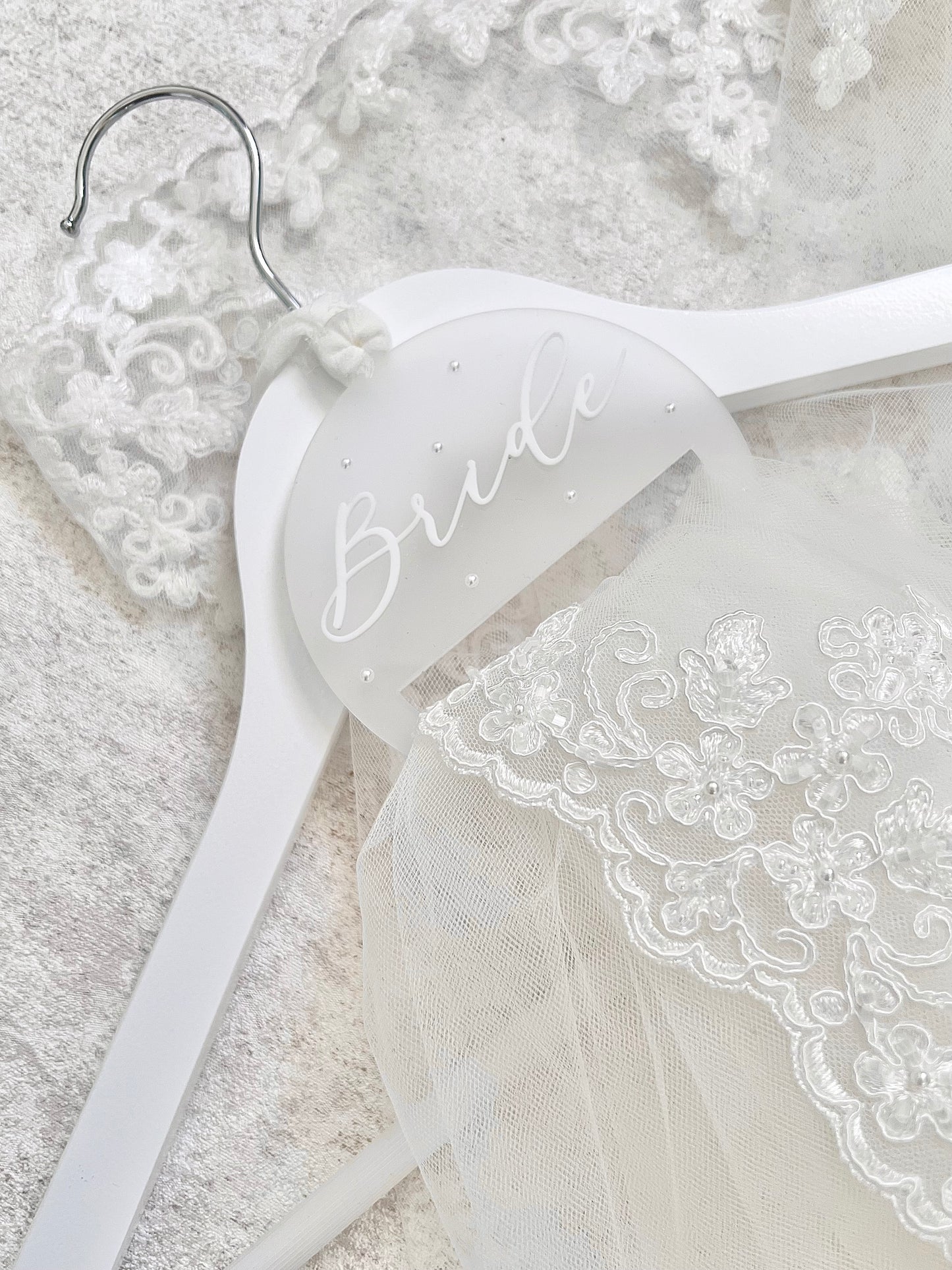 Glossy Pearl Veil Hanger