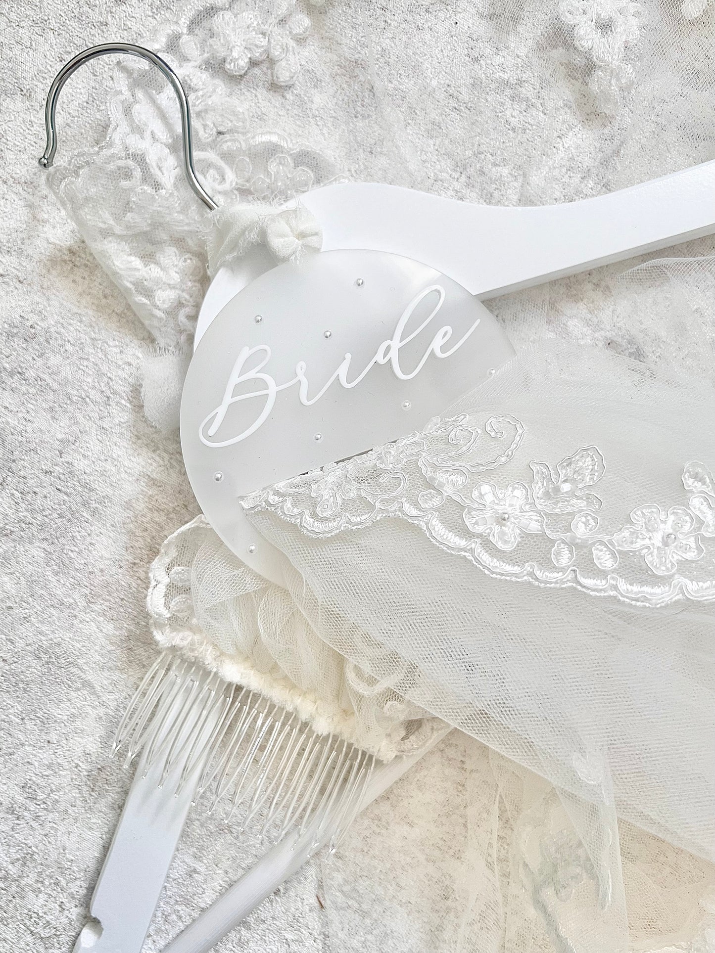 Glossy Pearl Veil Hanger