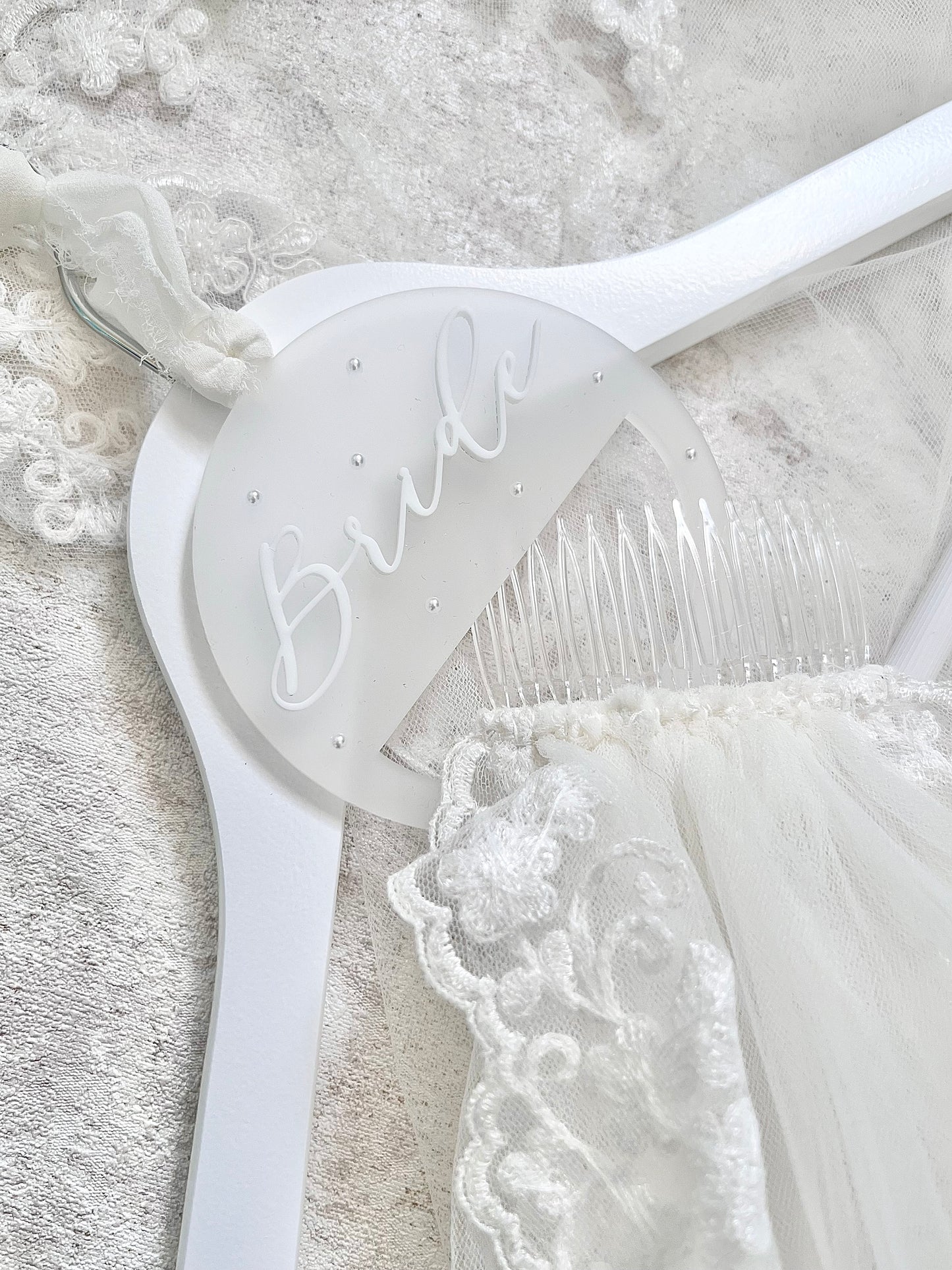 Glossy Pearl Veil Hanger