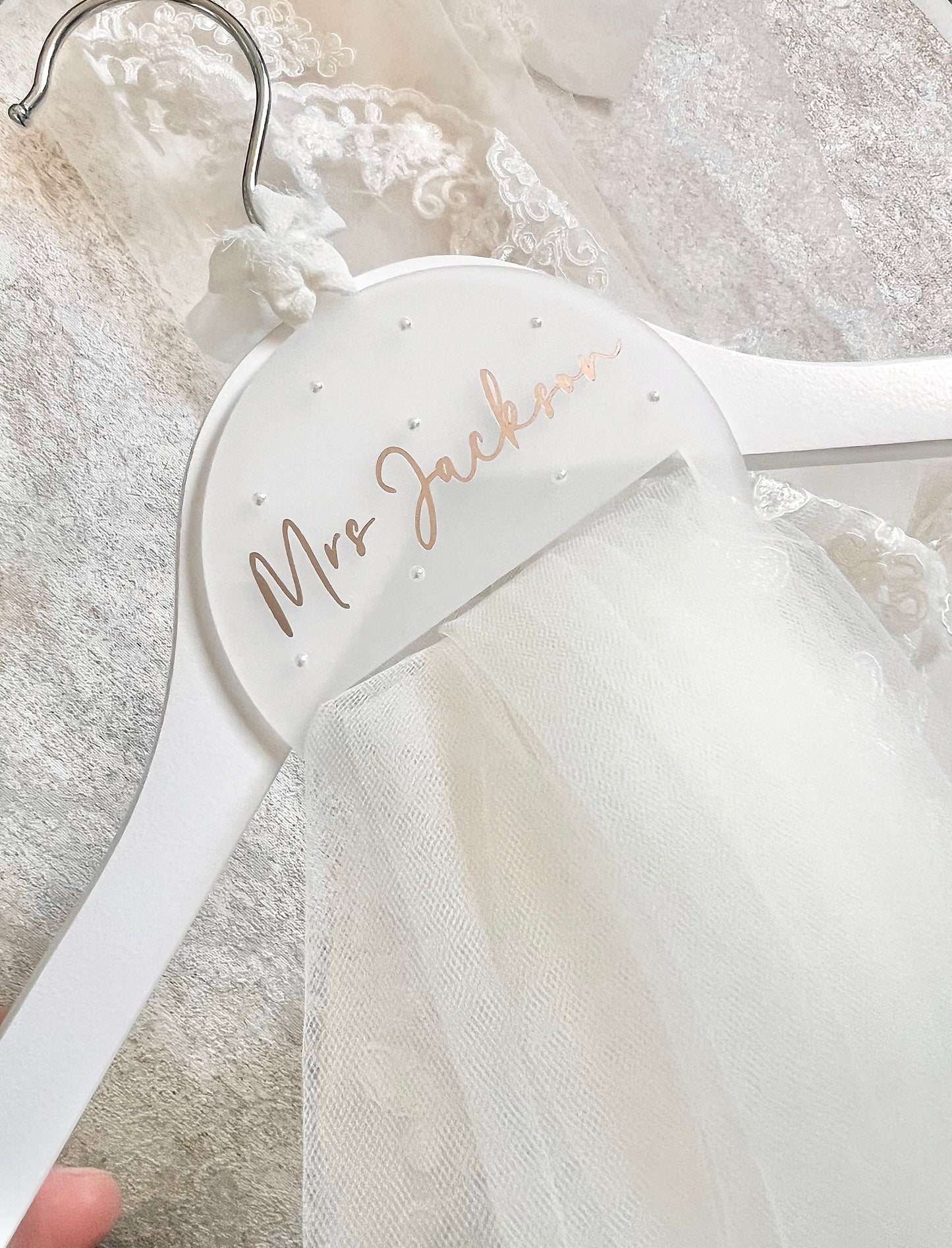 Glossy Pearl Veil Hanger